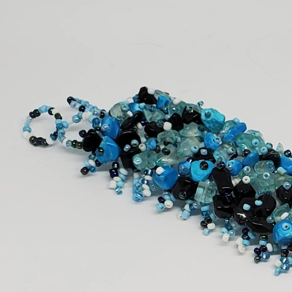 🌺 Vintage Carpet Bracelet